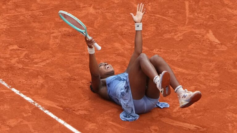 Karolina Muchova Triumphs Over Coco Gauff in Epic Semi-Final